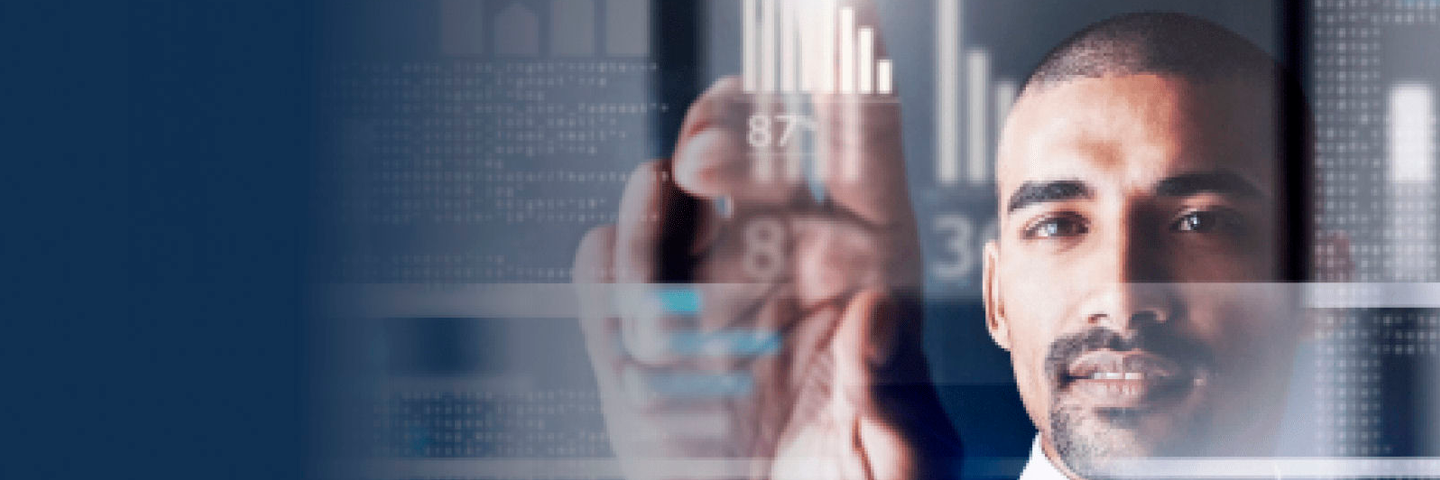 hombre utlizando los servicios de Microsoft Azure de Claro Dominicana hombre utlizando los servicios de Microsoft Azure de Claro Dominicana